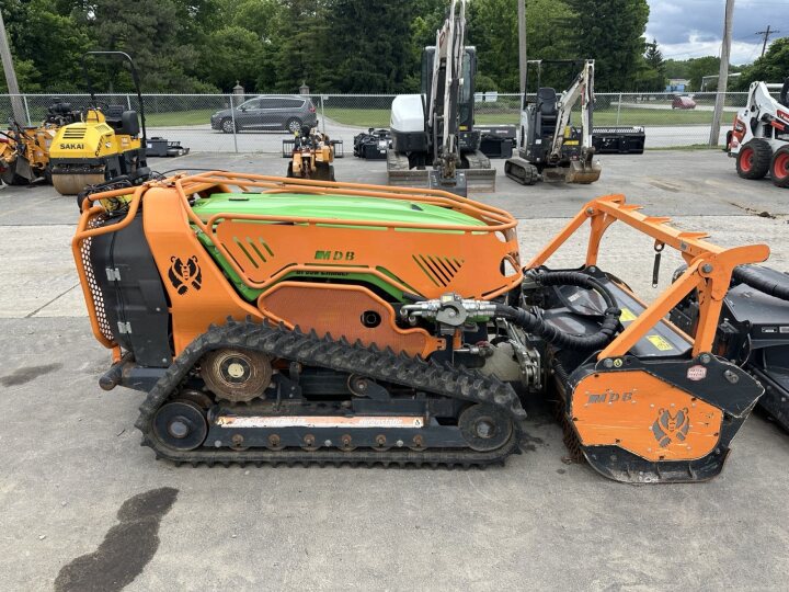 Buy a Used 2022 LV600-R GREEN CLIMBER LV600 RENTAL - Bobcat of Indy